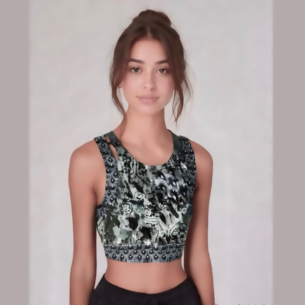 ** Nanette Lepore Green Athletic Built in Bra Cropped Cami Size S